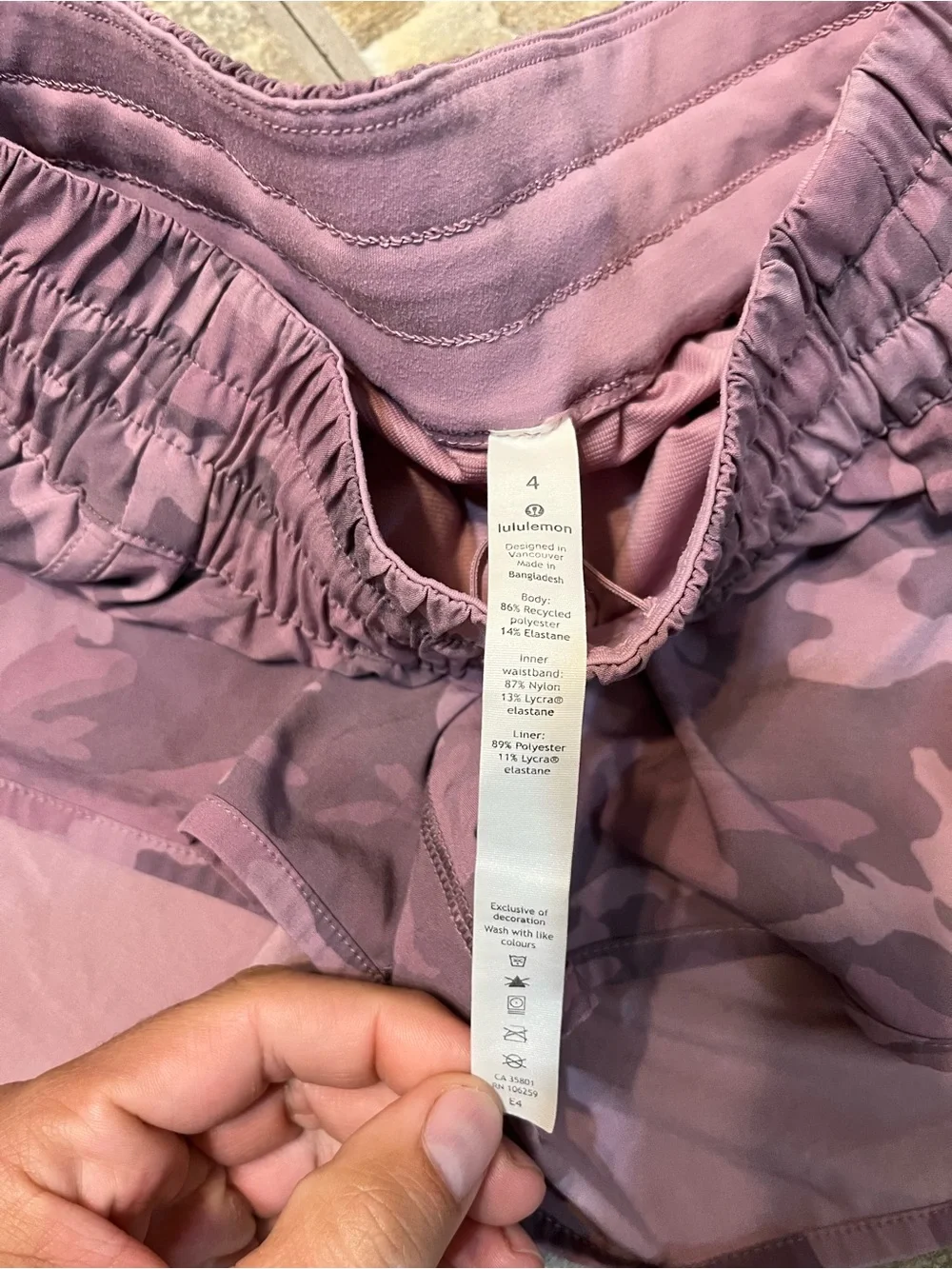 Lululemon Hotty Hot 4" Shorts Size 4 Incognito Camo Purple Taupe Lined Run - Picture 3 of 6